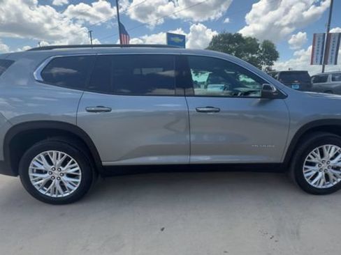 Certified 2026 GMC Acadia Elevation w/ Elevation Premium Package FWD image 9