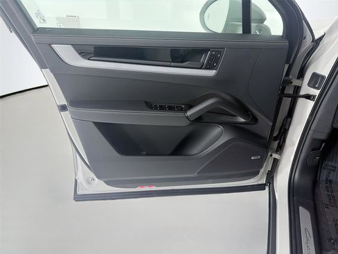 New 2026 Porsche Cayenne E-Hybrid image 6