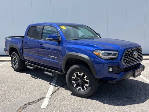 Used 2023 Toyota Tacoma TRD Off-Road w/ TRD Premium Off Road Package AWD/4WD image 9