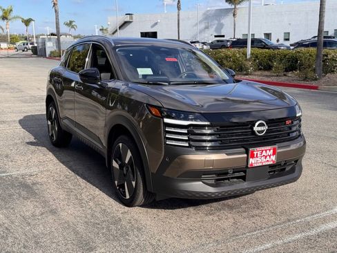 New 2026 Nissan Kicks SR image 2