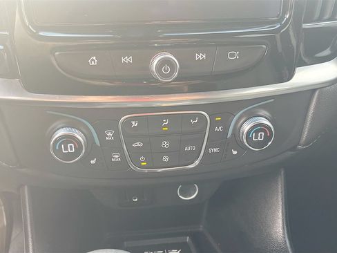 Used 2023 Chevrolet Traverse LT FWD image 15