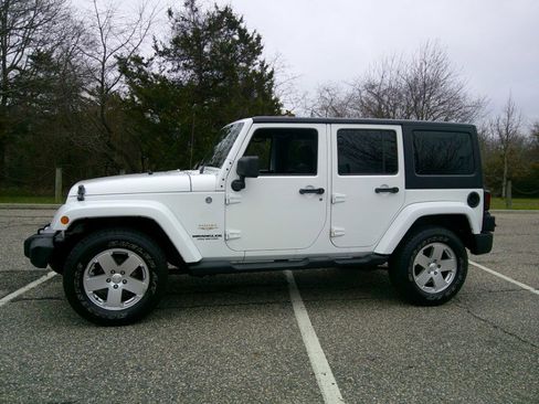 Used 2012 Jeep Wrangler Unlimited Sahara w/ Dual Top Group image 16