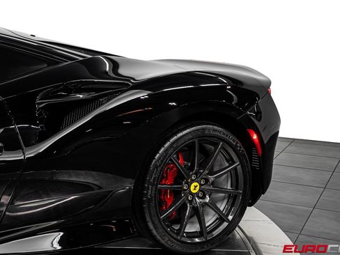 Used 2022 Ferrari F8 Tributo RWD image 16