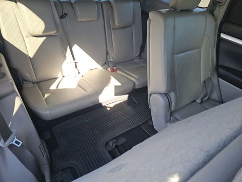 Used 2018 Toyota Highlander XLE AWD/4WD image 28