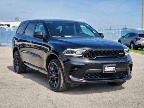 Used 2025 Dodge Durango GT AWD/4WD image 3