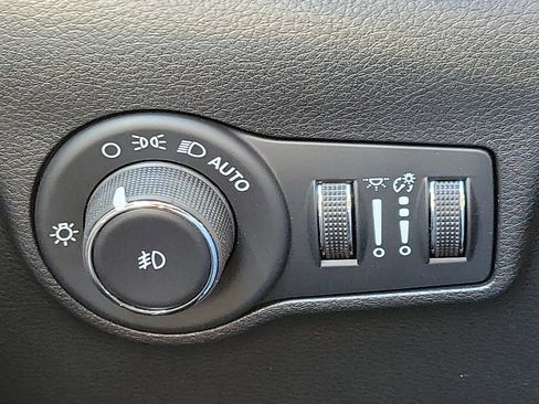 Used 2024 Jeep Compass Latitude w/ Sun and Sound Group image 17