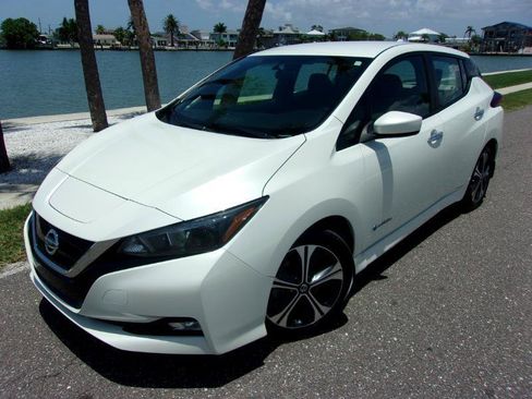 Used 2018 Nissan Leaf SV FWD image 2