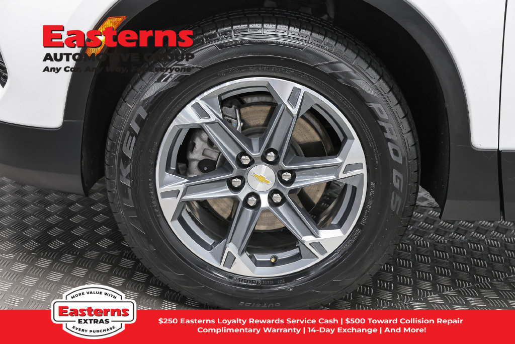 Used 2025 Chevrolet Blazer LT FWD image 33