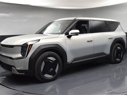 Certified 2026 Kia EV9 Light image 4