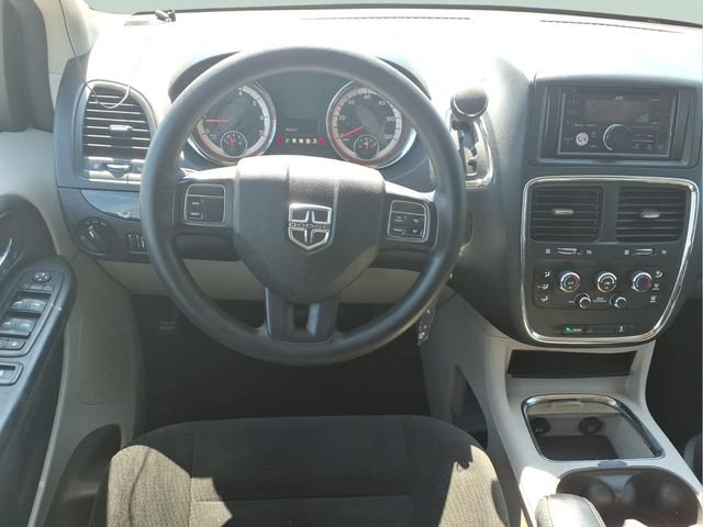 Used 2016 Dodge Grand Caravan SXT FWD image 4