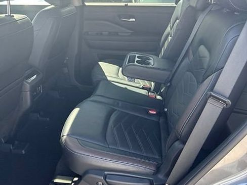 Certified 2025 Nissan Pathfinder Platinum w/ Cargo Package FWD image 21