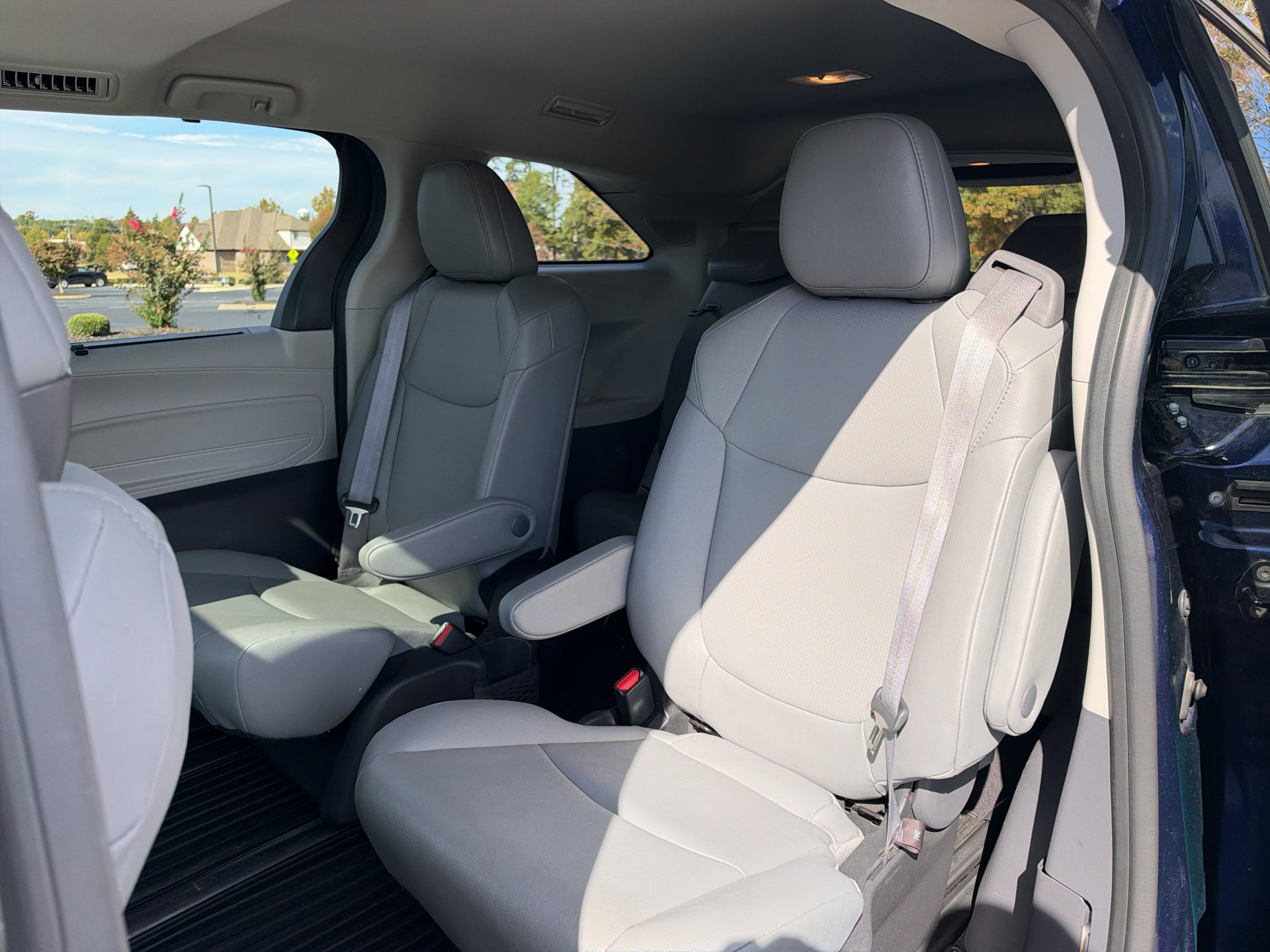 Used 2024 Toyota Sienna XLE w/ XLE Plus Package AWD/4WD image 14