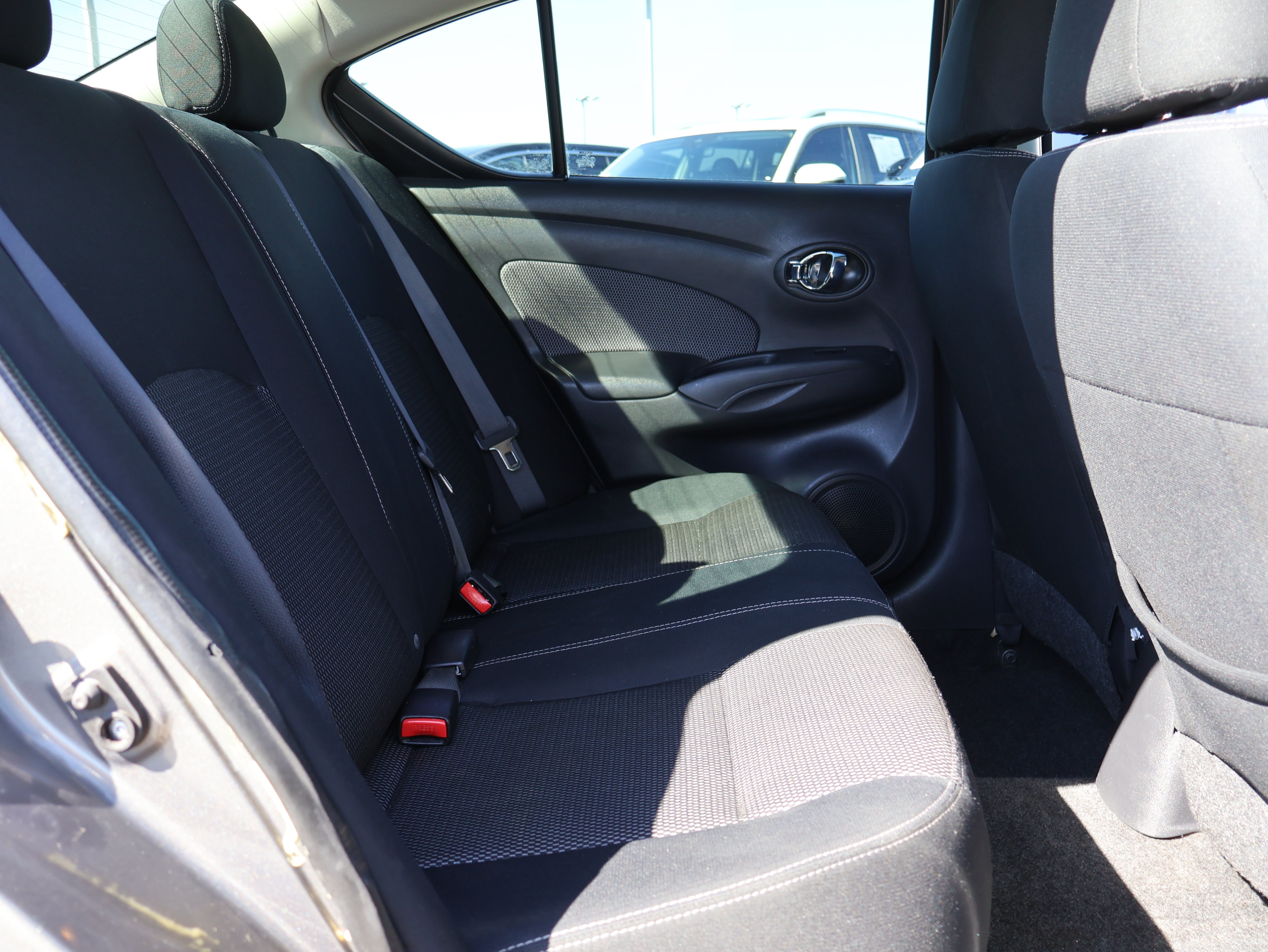 Used 2015 Nissan Versa SV FWD image 9