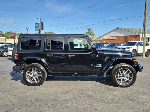 Used 2024 Jeep Wrangler Unlimited w/ Convenience Group image 8