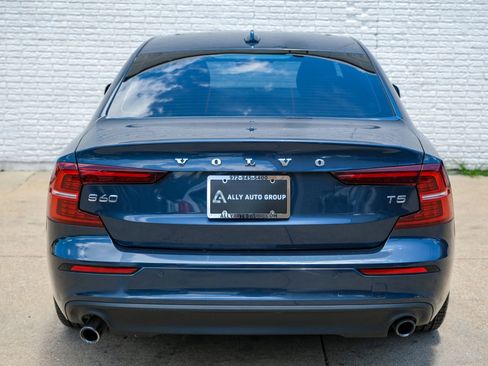 Used 2021 Volvo S60 T5 Momentum image 9