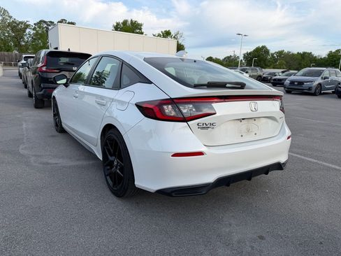 Used 2023 Honda Civic Sport image 3