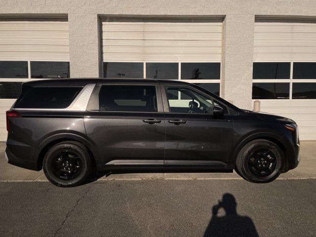 Used 2026 Kia Carnival FWD image 1