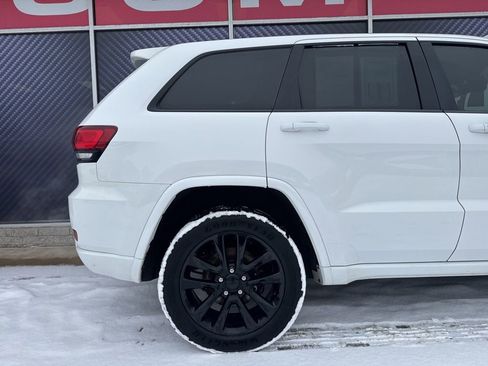 Used 2018 Jeep Grand Cherokee Altitude image 5