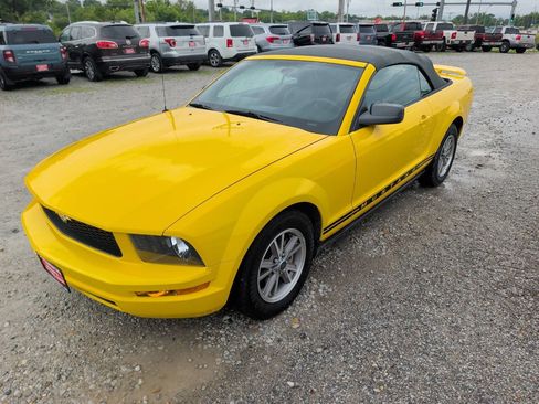 Used 2005 Ford Mustang Premium RWD image 13