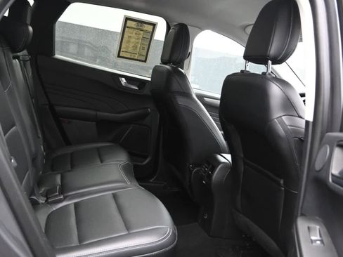 Used 2021 Ford Escape Titanium image 12