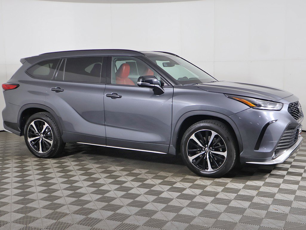 Used 2021 Toyota Highlander XSE AWD/4WD image 15