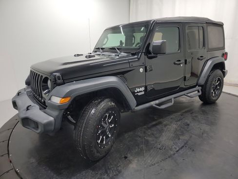 Used 2018 Jeep Wrangler Unlimited Sport image 3