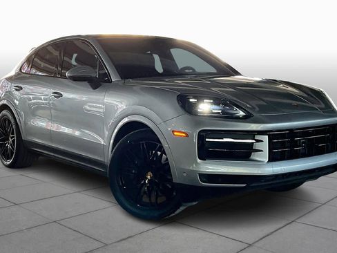 Used 2024 Porsche Cayenne image 2