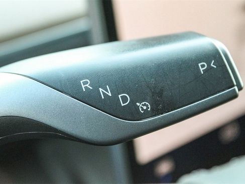 Used 2022 Tesla Model Y Long Range image 23