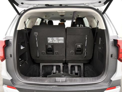 Certified 2026 Kia Carnival EX FWD image 7