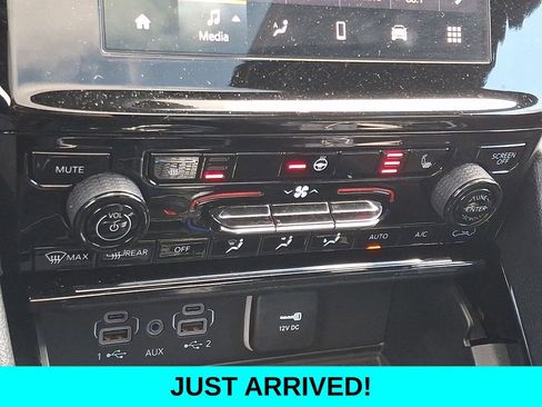 Used 2023 Jeep Grand Cherokee L Laredo image 19