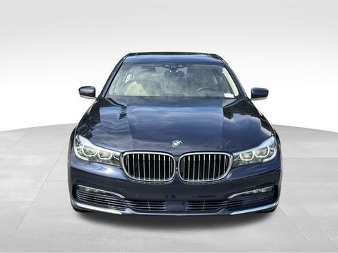 Used 2017 BMW 740i image 8