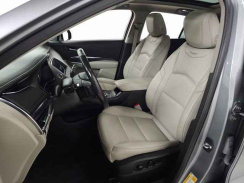 Used 2023 Cadillac XT4 Luxury w/ Cold Weather Package image 16