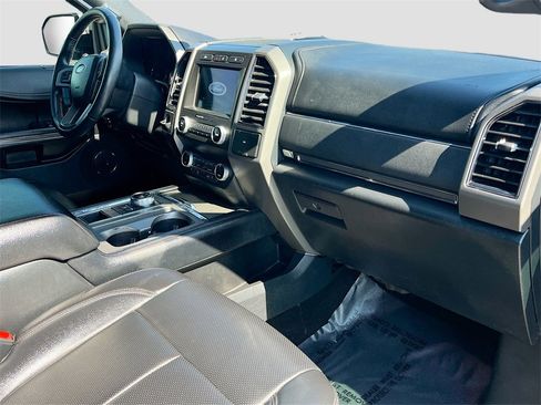 Used 2021 Ford Expedition Max XLT image 32
