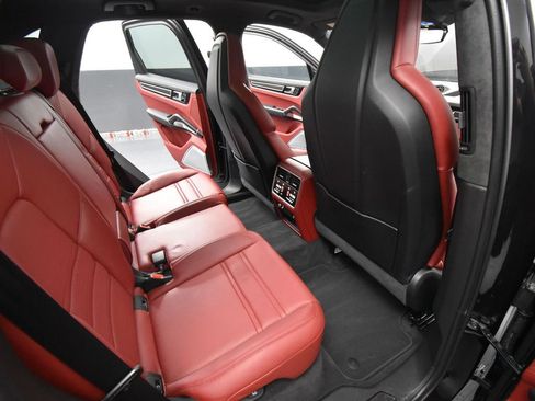 Used 2022 Porsche Cayenne Turbo S w/ Assistance Package image 48