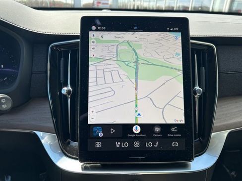 Used 2025 Volvo XC90 B5 Plus image 22