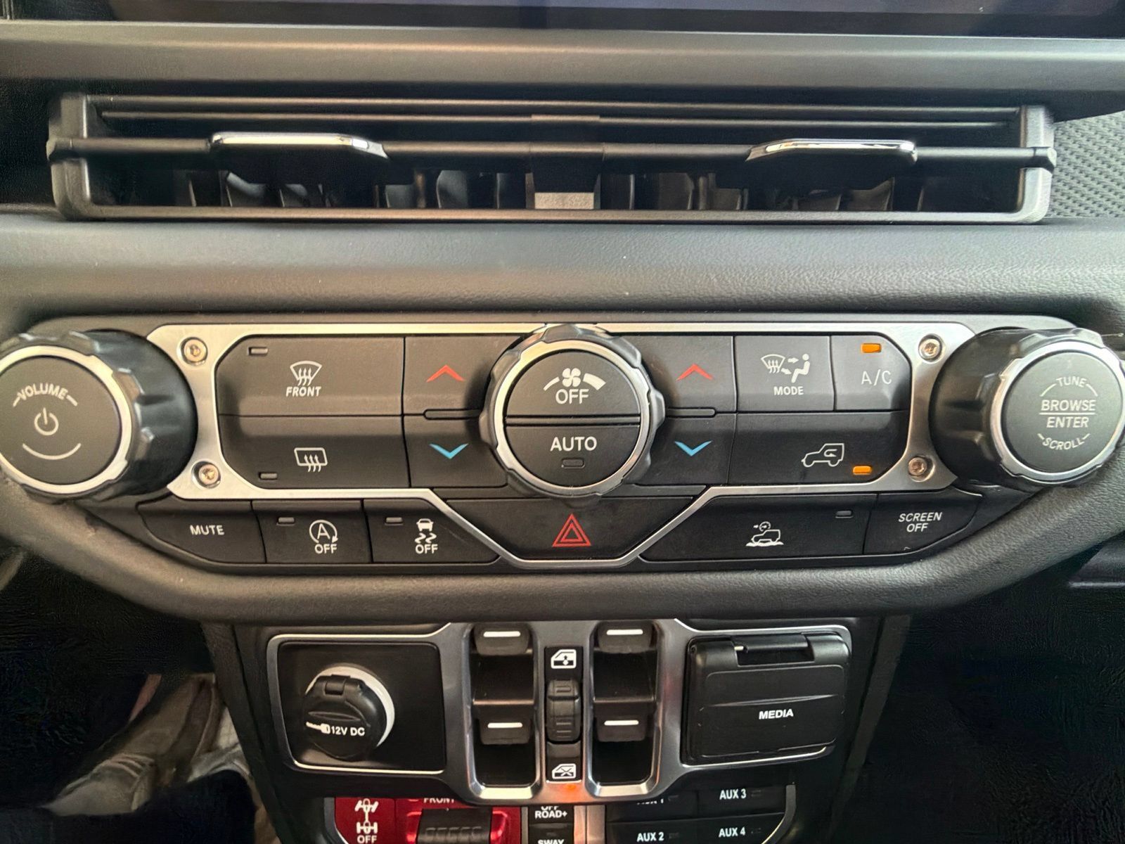 Used 2026 Jeep Wrangler Unlimited Rubicon AWD/4WD image 20