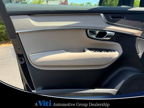Used 2025 Volvo XC90 B5 Core w/ Climate Package image 11