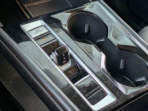 Used 2024 Volkswagen Atlas SE image 18