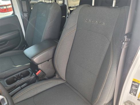 Used 2024 Jeep Wrangler Sahara image 13