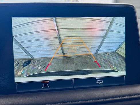 Used 2022 GMC Yukon XL SLT image 16