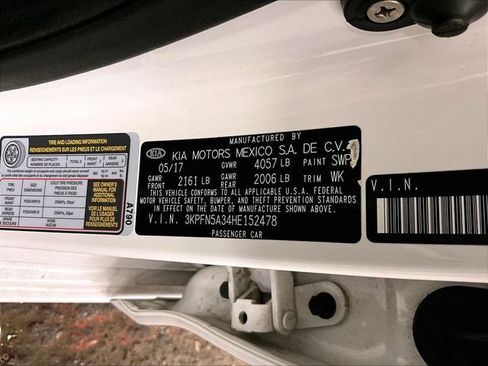 Used 2017 Kia Forte SX FWD image 32