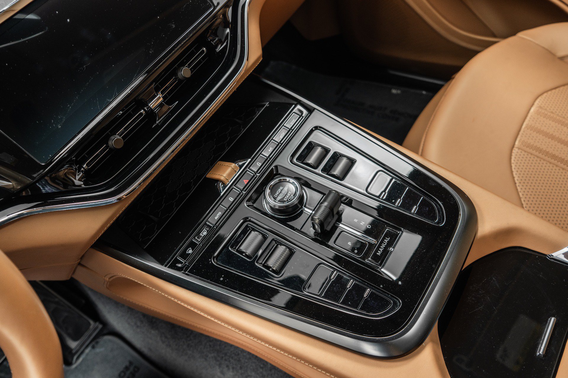 Used 2025 Aston Martin DBX 707 AWD/4WD image 28
