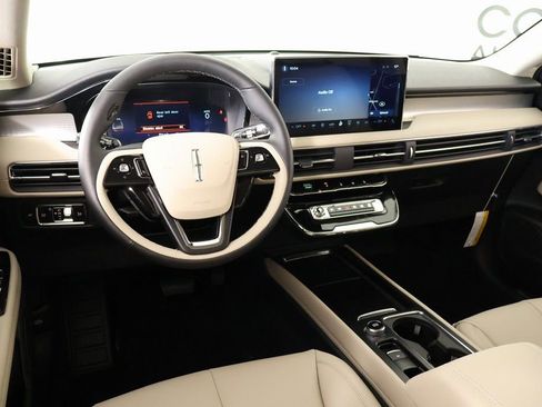 New 2026 Lincoln Corsair Premiere image 2