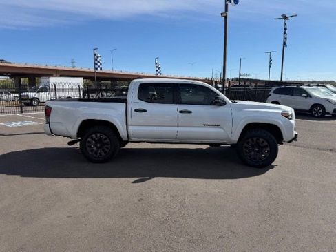Used 2021 Toyota Tacoma Limited w/ Nightshade Package AWD/4WD image 13