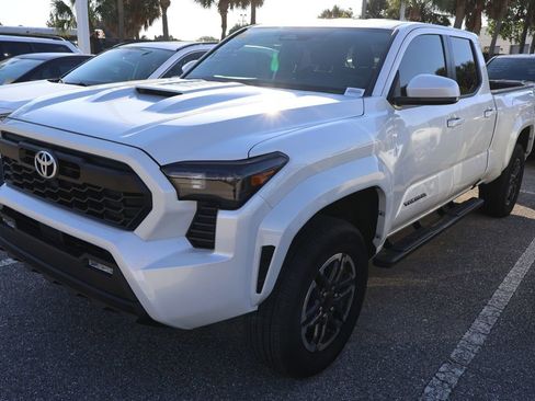 Used 2025 Toyota Tacoma TRD Sport image 2