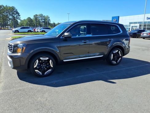 Used 2024 Kia Telluride S w/ S Sunroof Package AWD/4WD image 3