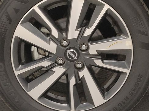 Used 2025 Nissan Versa SV FWD image 31