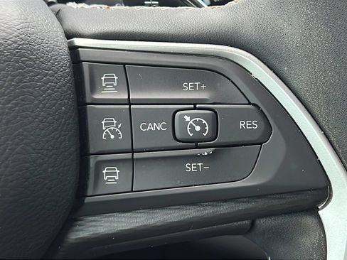 Used 2024 Jeep Grand Cherokee Altitude AWD/4WD image 22