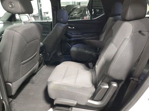 Used 2023 Chevrolet Traverse LT image 12