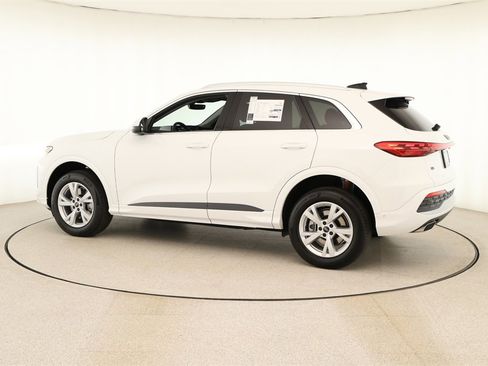 New 2025 Audi Q5 Premium image 3